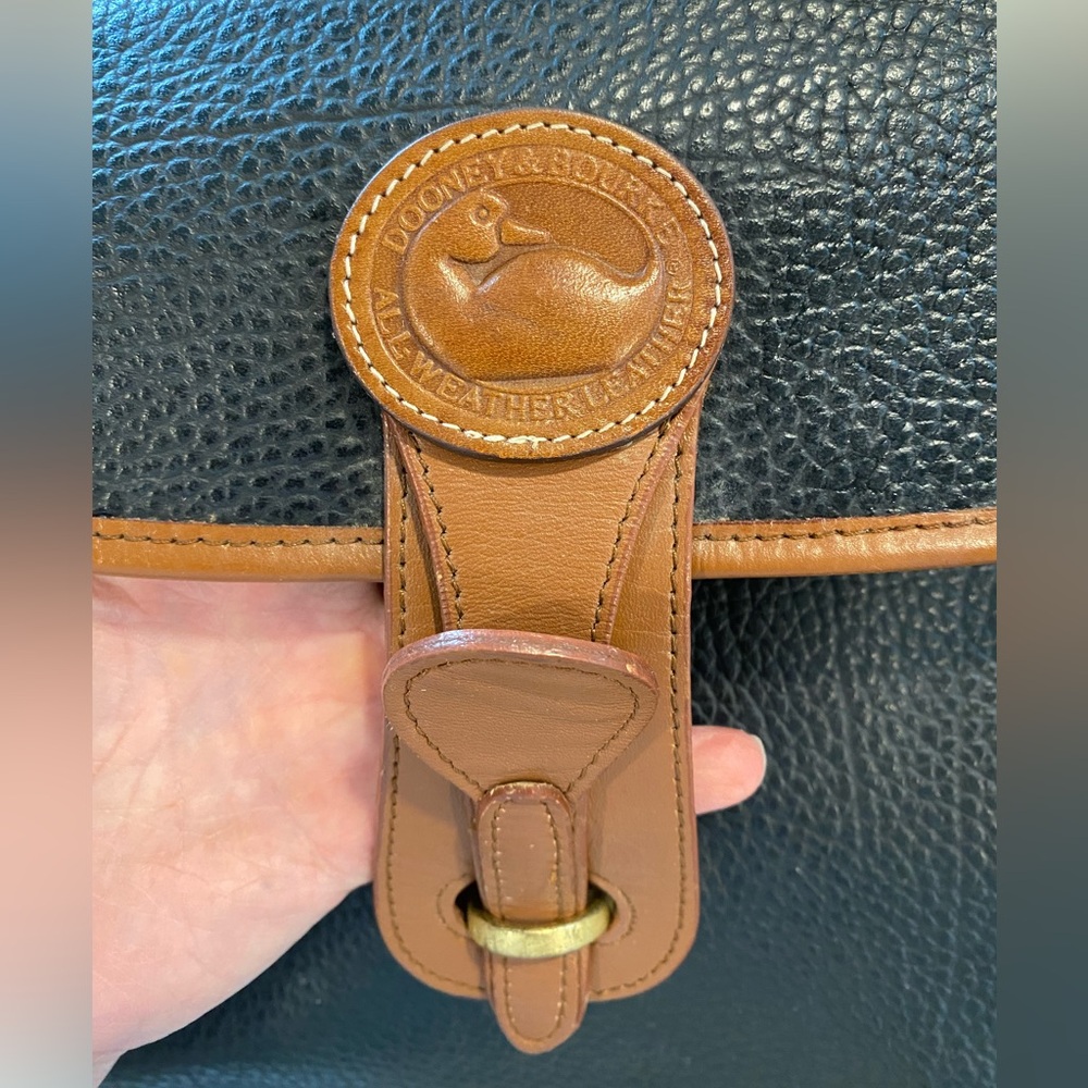 Classic Knock off Dooney Handbag - Picture 3 of 9